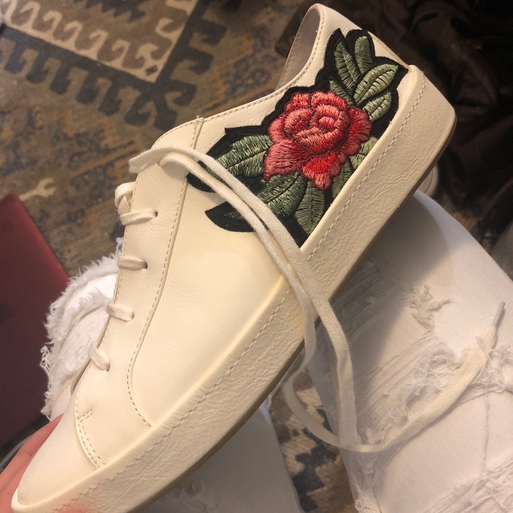 Joie Daryl Embroidered Sneakers